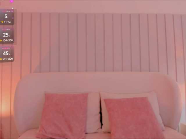 Amaia-Foxx live cam on BongaCams