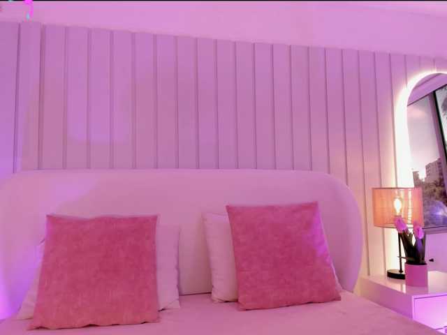 Amaia-Foxx live cam on BongaCams