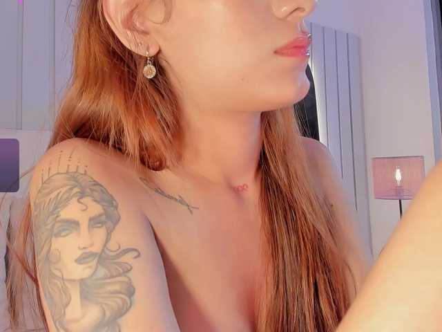 Amaia-Foxx live cam on BongaCams