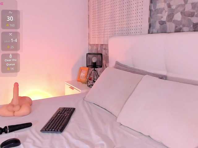 Amaia-Foxx live cam on BongaCams