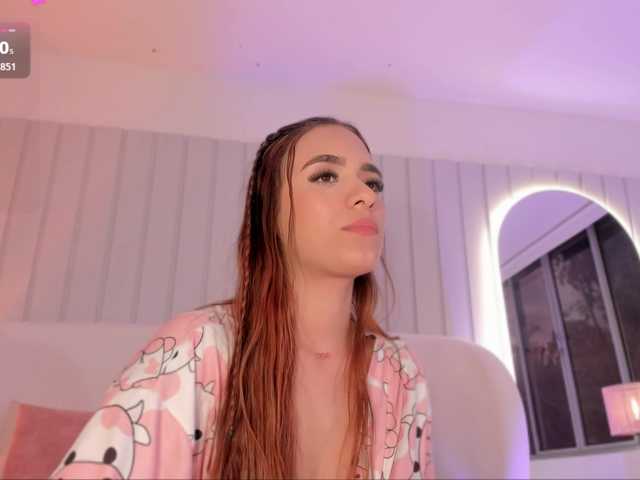 Amaia-Foxx live cam on BongaCams