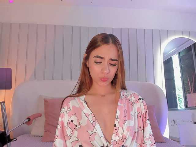 Amaia-Foxx live cam on BongaCams