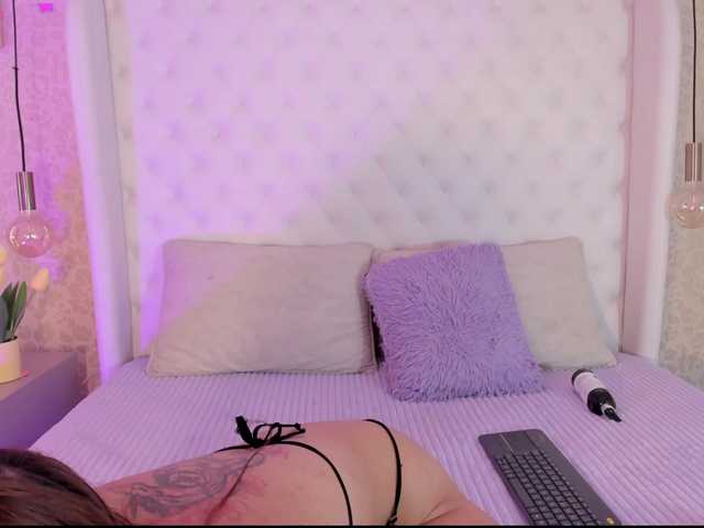 Amaia-Foxx live cam on BongaCams