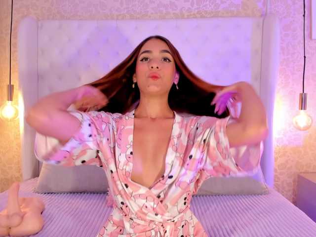 Amaia-Foxx live cam on BongaCams