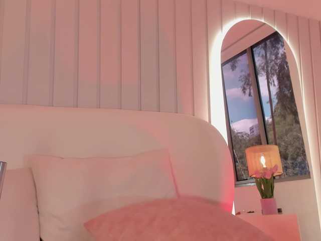 Amaia-Foxx live cam on BongaCams