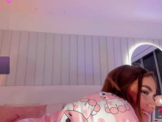 Amaia-Foxx live cam on BongaCams