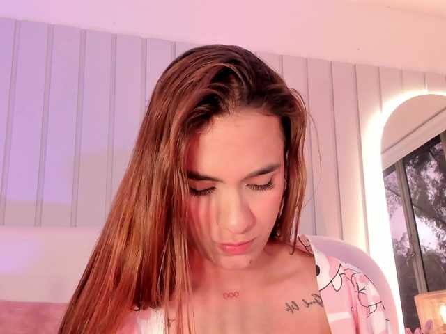 Amaia-Foxx live cam on BongaCams
