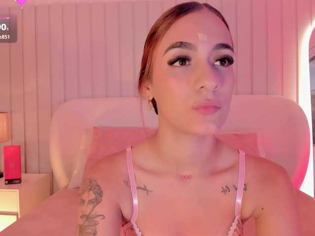 Amaia-Foxx live cam on BongaCams