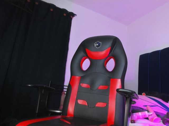 Eimy-saenzx live cam on BongaCams