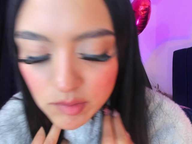 Eimy-saenzx live cam on BongaCams