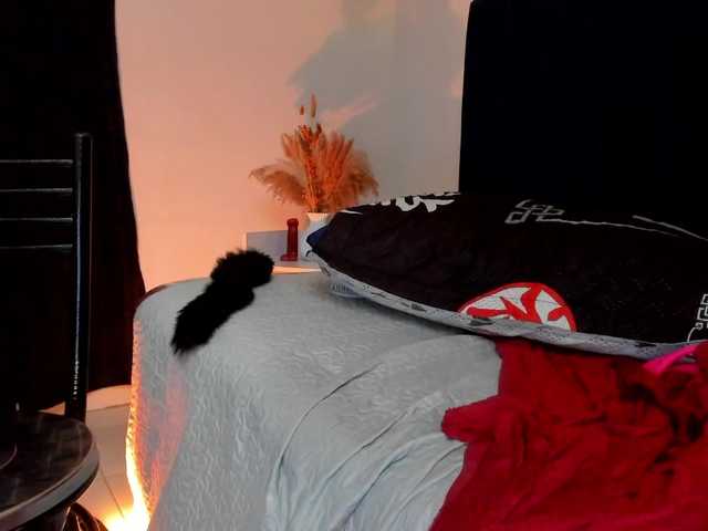 Eimy-saenzx live cam on BongaCams