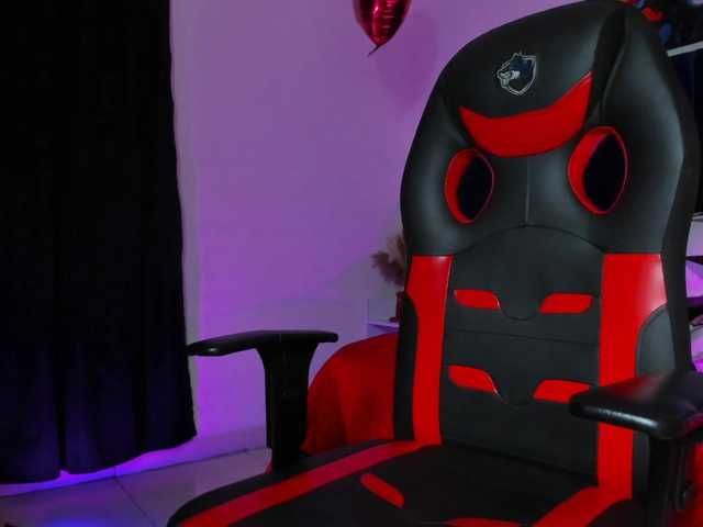 Eimy-saenzx live cam on BongaCams