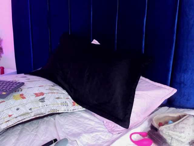 Eimy-saenzx live cam on BongaCams