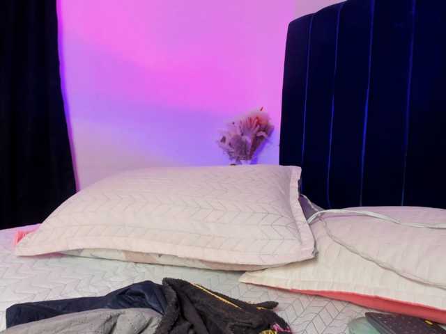 Eimy-saenzx live cam on BongaCams