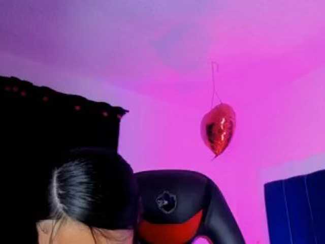 Eimy-saenzx live cam on BongaCams