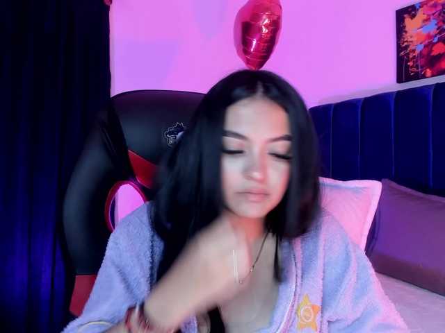Eimy-saenzx live cam on BongaCams