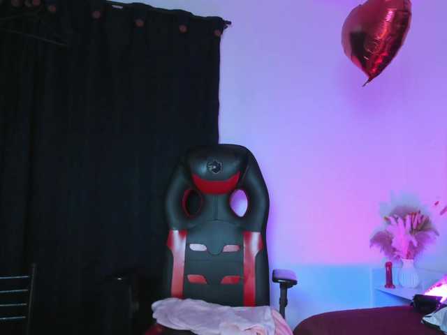 Eimy-saenzx live cam on BongaCams