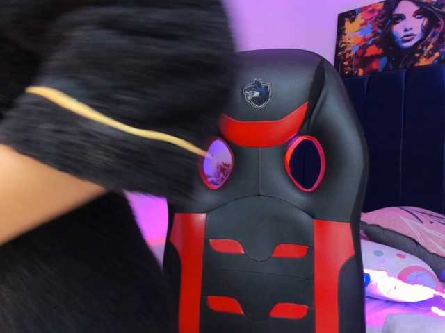 Eimy-saenzx, live now on BongaCams