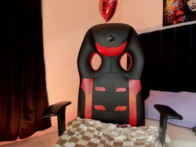 Eimy-saenzx live cam on BongaCams