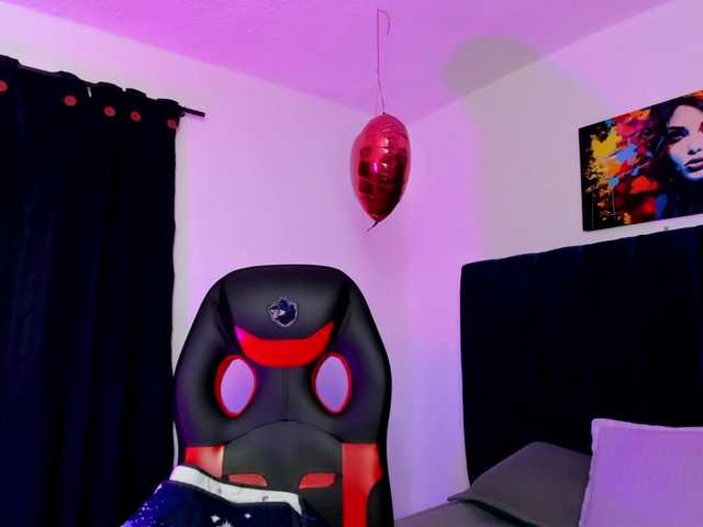 Eimy-saenzx live cam on BongaCams