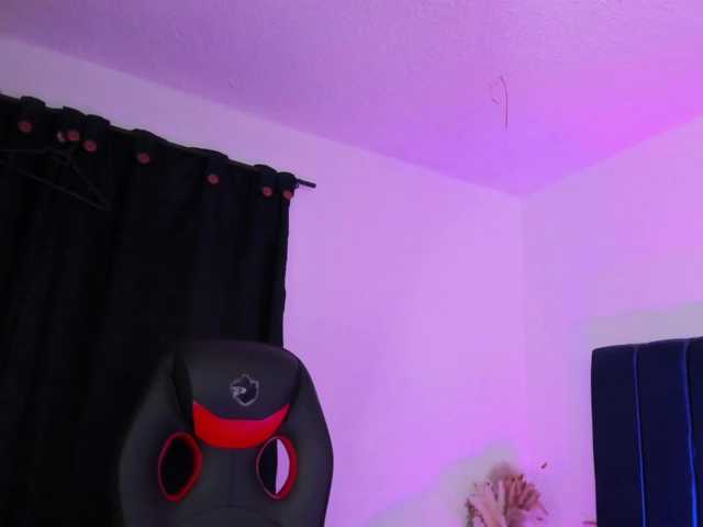 Eimy-saenzx live cam on BongaCams