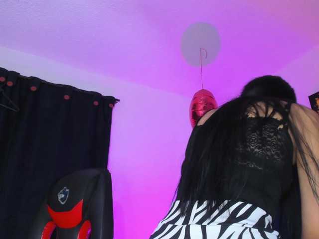 Eimy-saenzx live cam on BongaCams
