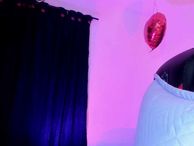 Eimy-saenzx live cam on BongaCams