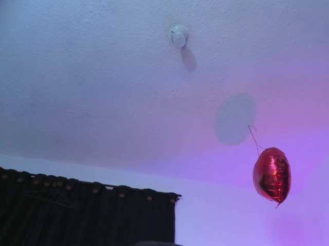 Eimy-saenzx live cam on BongaCams