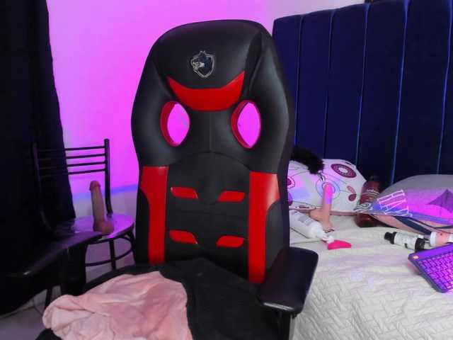 Eimy-saenzx live cam on BongaCams