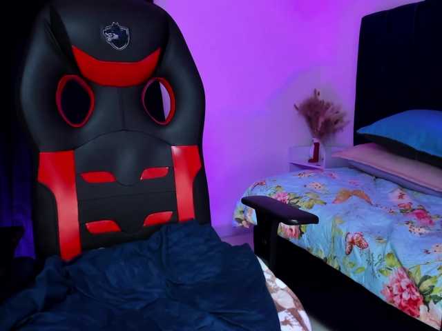 Eimy-saenzx live cam on BongaCams