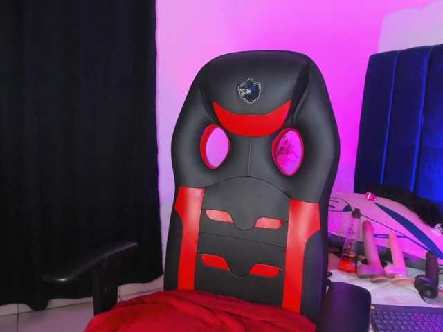 Eimy-saenzx live cam on BongaCams