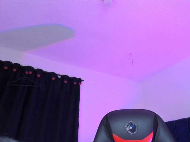 Eimy-saenzx live cam on BongaCams