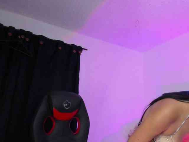 Eimy-saenzx webcam
