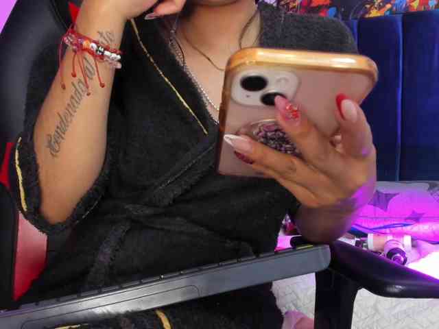 Eimy-saenzx webcam