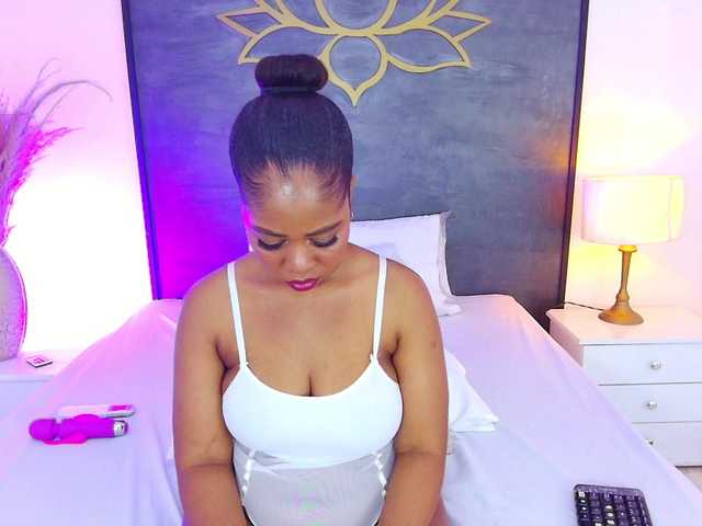 AlisonTravis live cam on BongaCams
