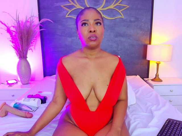 AlisonTravis live cam on BongaCams