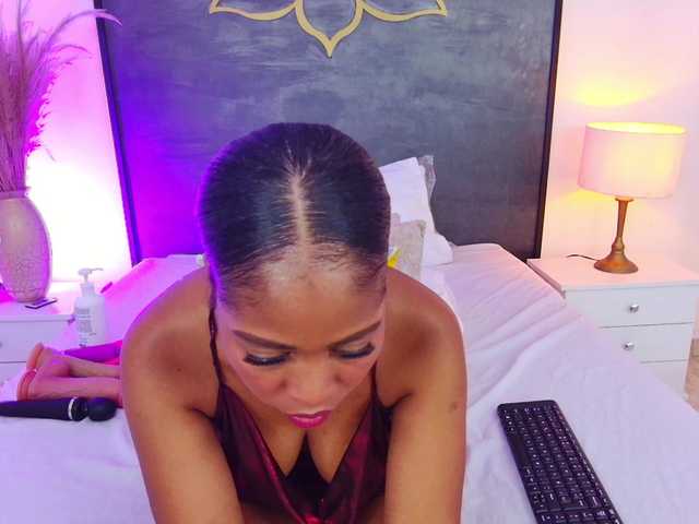 AlisonTravis live cam on BongaCams