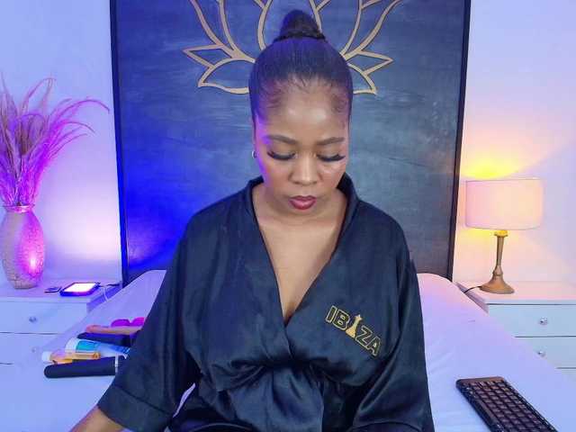 AlisonTravis live cam on BongaCams