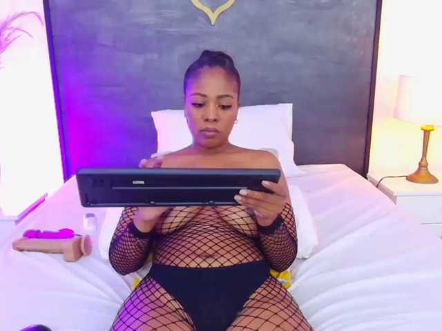 AlisonTravis live cam preview