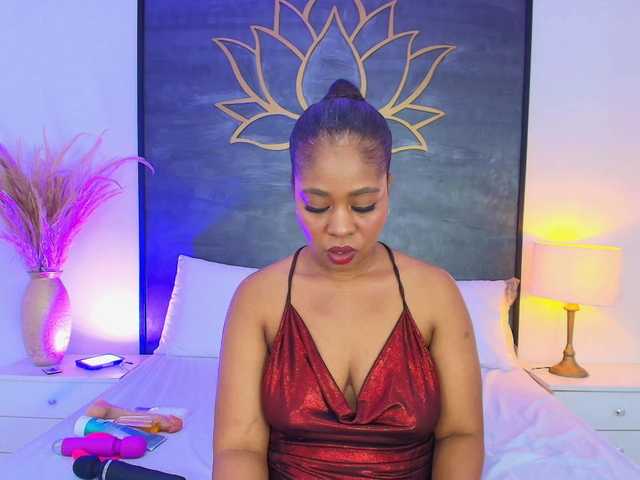 AlisonTravis live cam on BongaCams