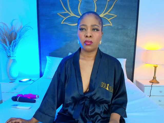 AlisonTravis live cam on BongaCams