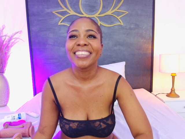 AlisonTravis live cam on BongaCams