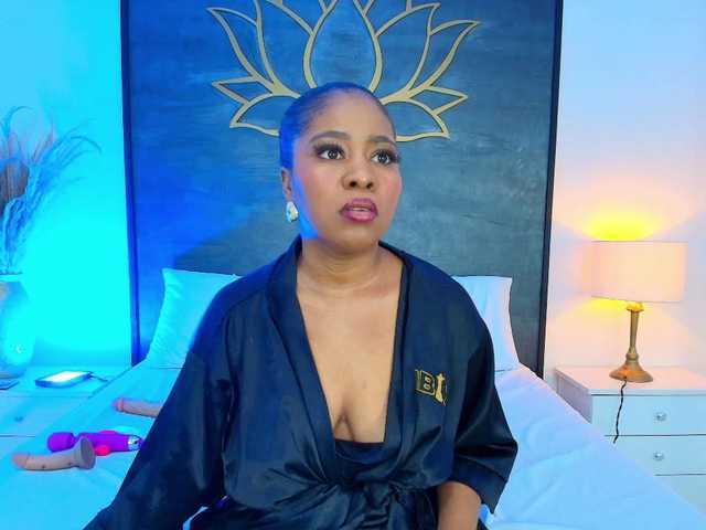 AlisonTravis live cam on BongaCams