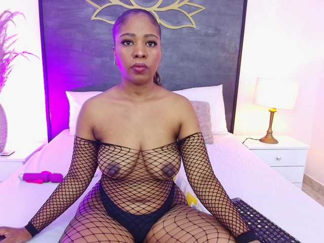 AlisonTravis live cam on BongaCams