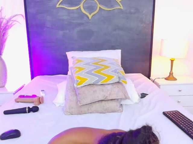 AlisonTravis live cam preview
