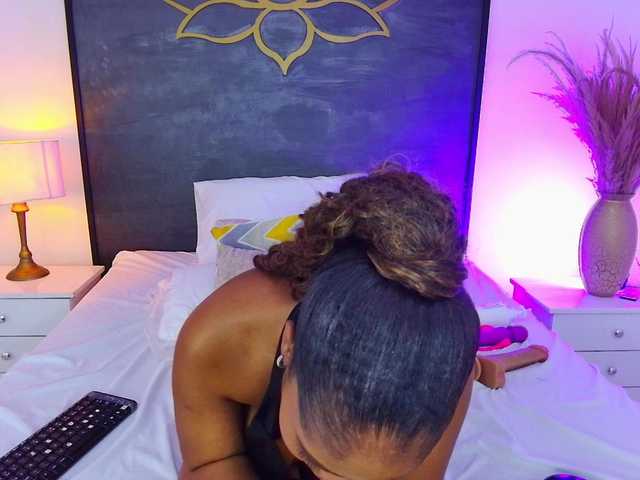 AlisonTravis live cam on BongaCams