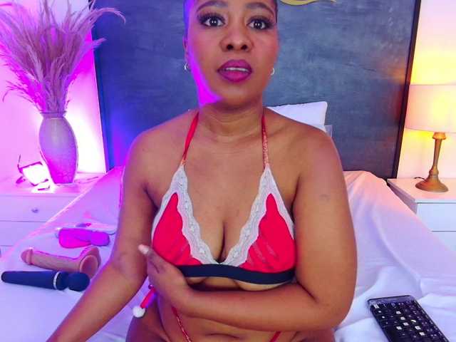AlisonTravis live cam on BongaCams
