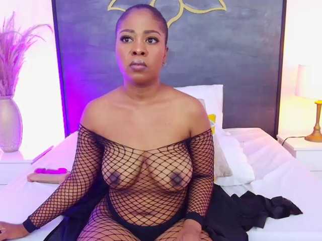 AlisonTravis live cam on BongaCams