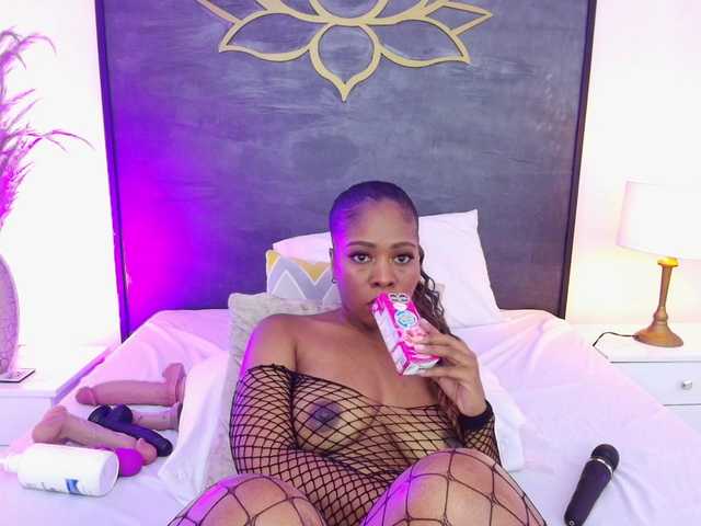AlisonTravis live cam on BongaCams