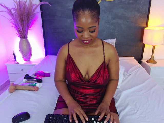 AlisonTravis live cam on BongaCams
